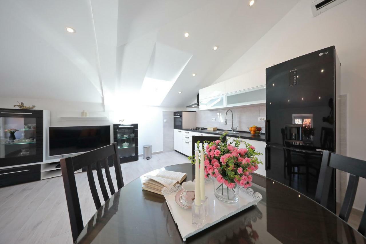 Zara Three Wells Apartment Luaran gambar